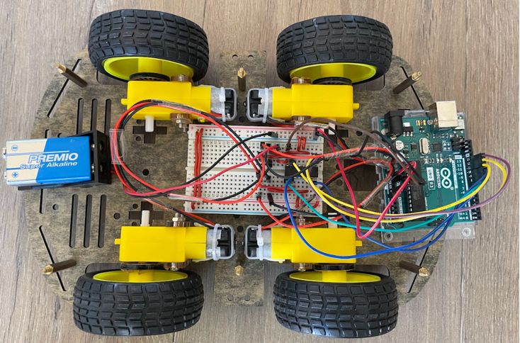 Circuito electrónico como controlar robot en Arduino